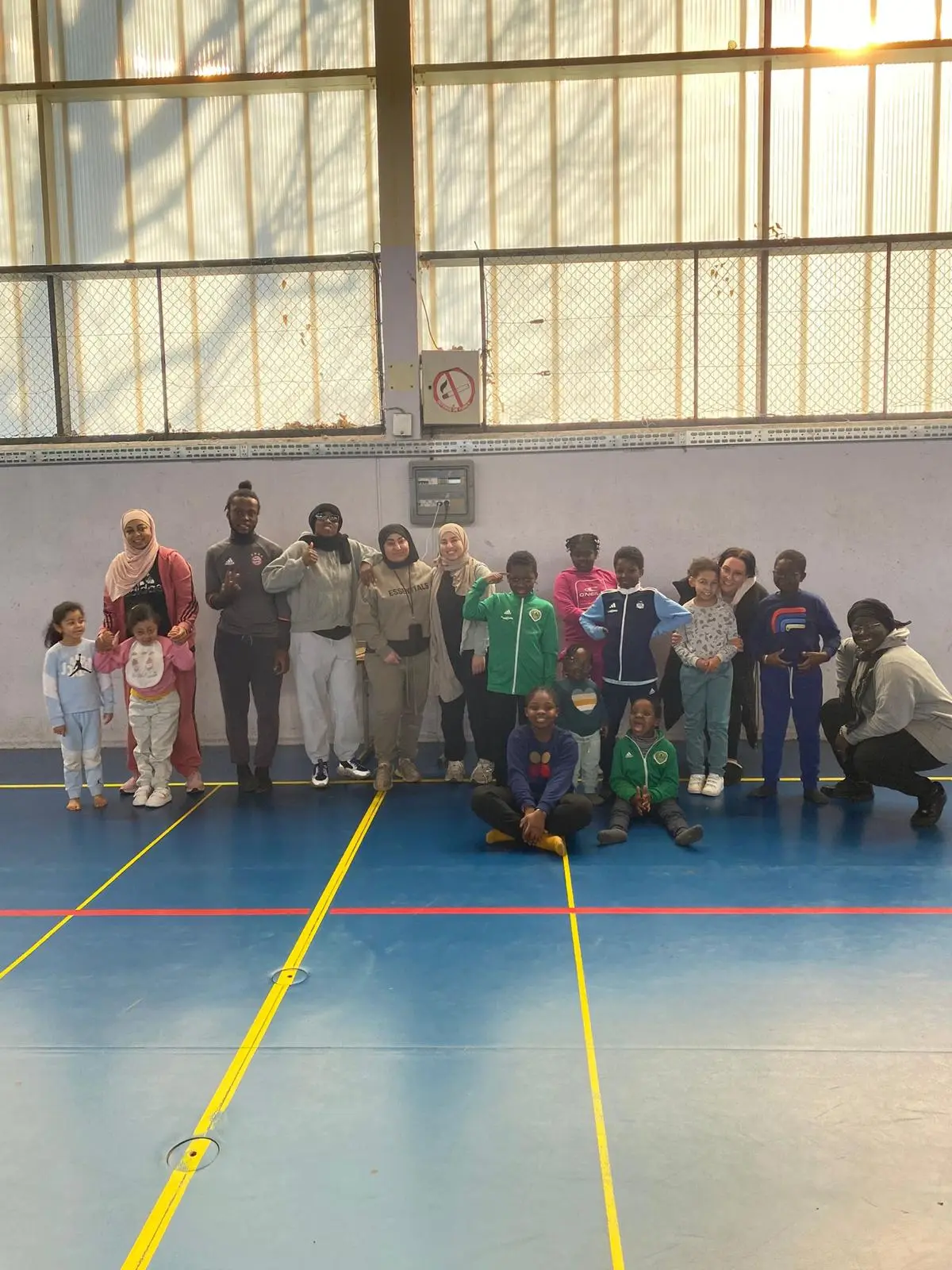 Enfants et encadrants réunis dans le gymnase